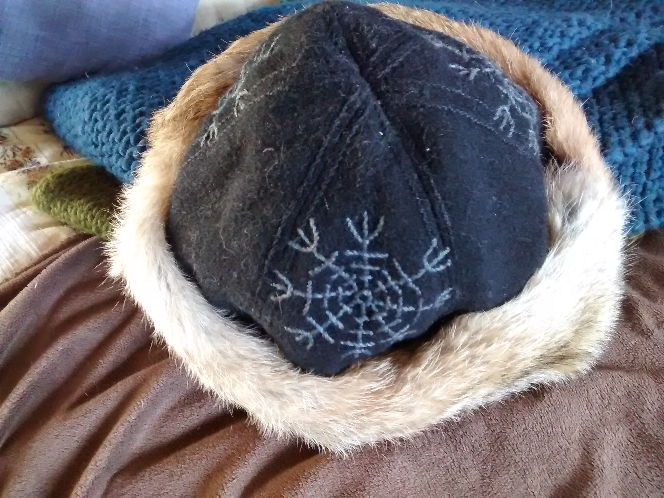 How to construct a Viking Hat. – Rozewolf's Weblog